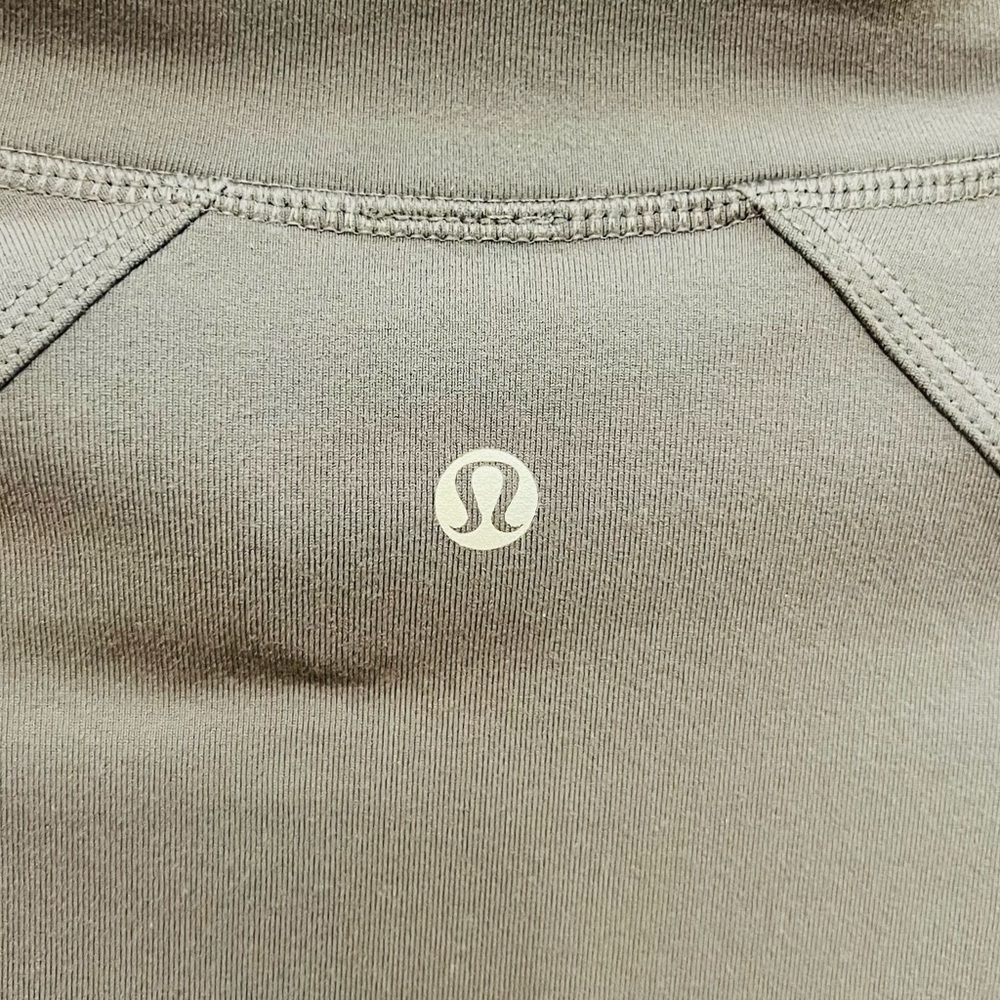 Lululemon Athletica  Jacket Size 8 Zipped Closure Side Pockets Stretchy - Picture 6 of 11